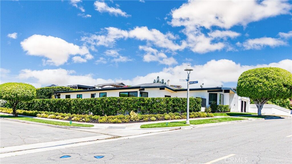 Property Photo:  1000 White Sails Way  CA 92625 