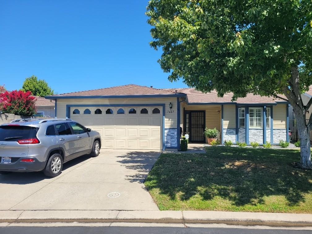 Property Photo: 7407 Sunborough Lane CA 95828