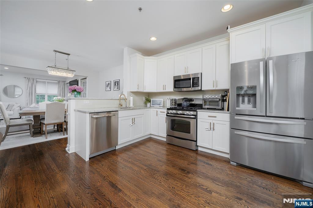 Property Photo:  70 Bloomfield 70  NJ 07021 