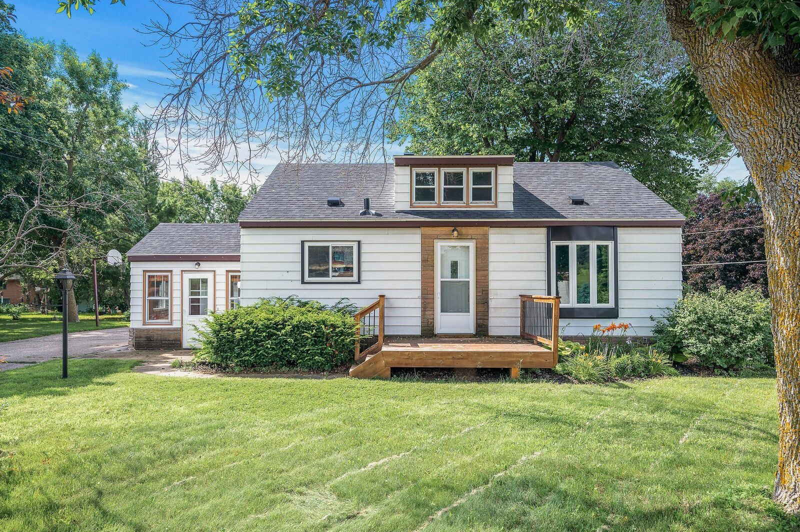 Property Photo: 5085 160th Street SE MN 55372