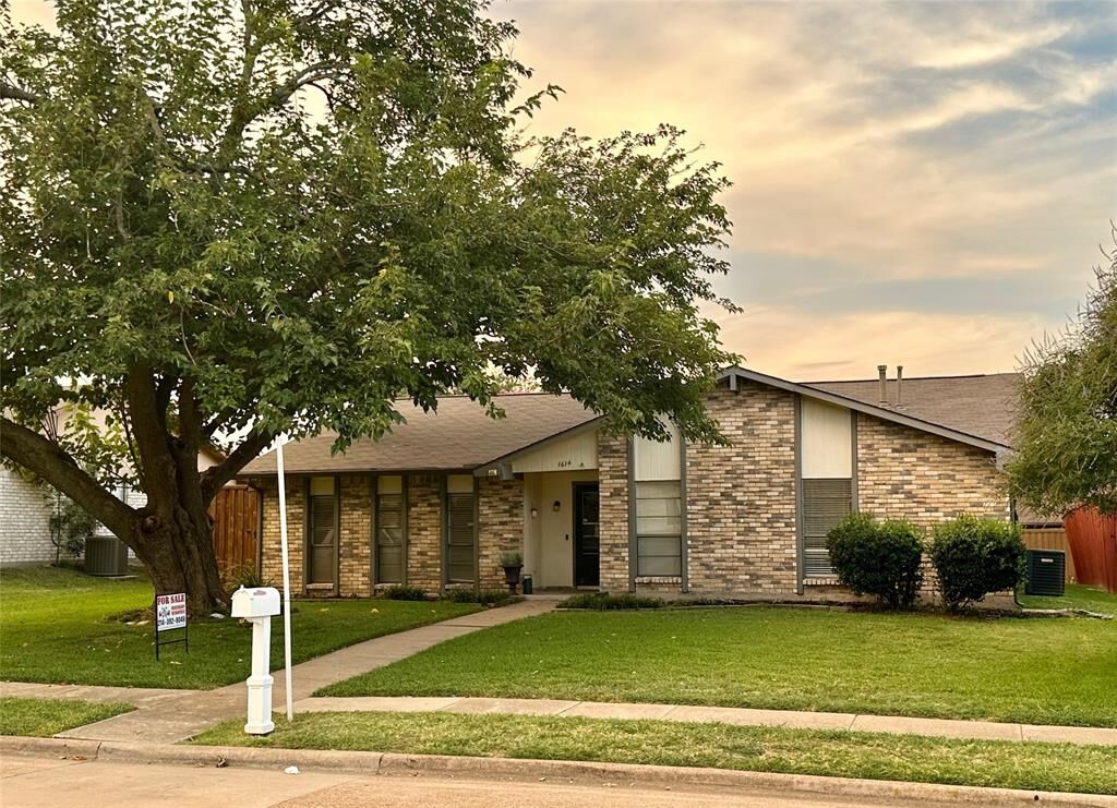 Property Photo:  1614 Cherokee Trail  TX 75023 
