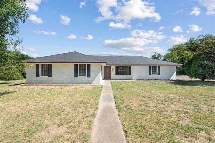 Property Photo: 102 Lakecrest Place TX 75165