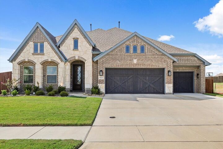 Property Photo:  933 Homestead Drive  TX 75115 