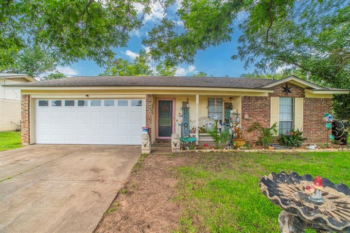 Property Photo:  108 Glen Rose Avenue  TX 76033 