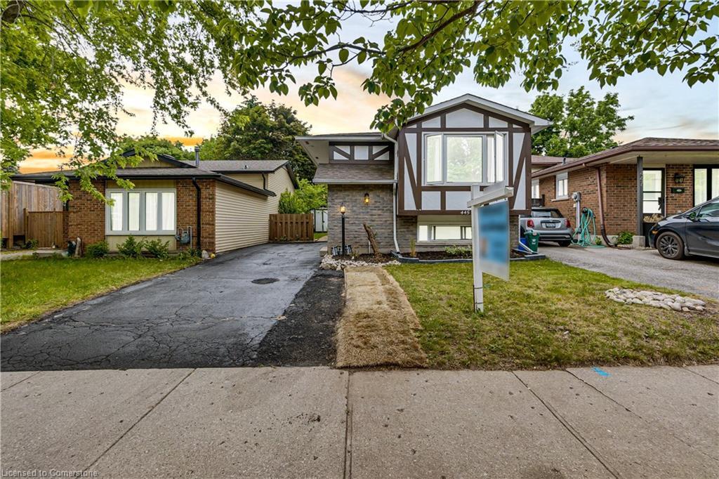 Photo de la propriété: 445 Drummerhill Crescent ON N2T 1G3