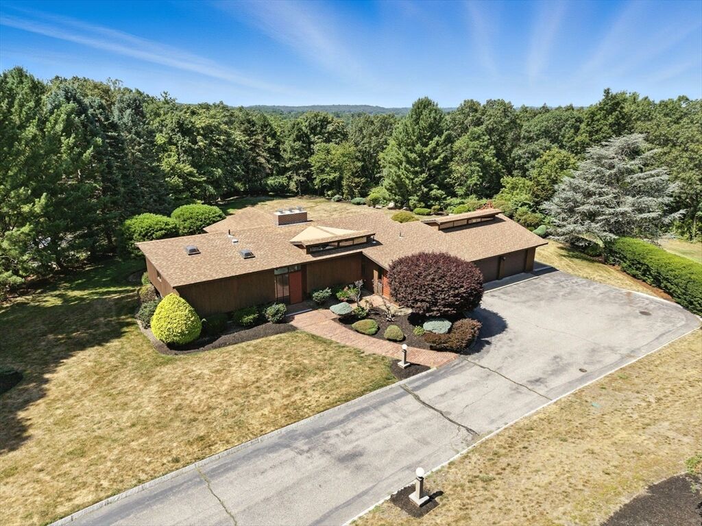 Property Photo:  16 Tedford Ln  MA 01940 