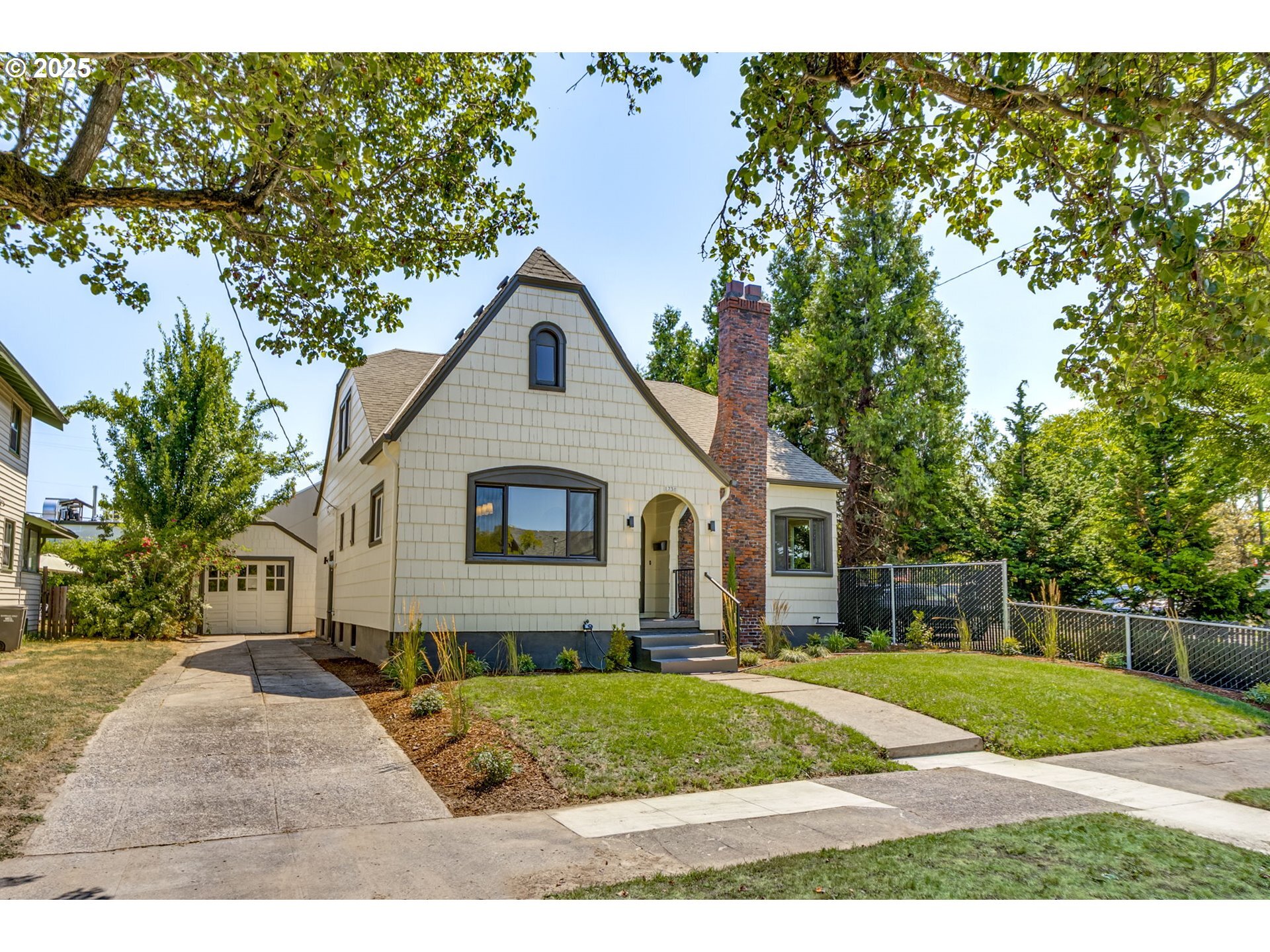 Property Photo: 1730 NE 38th Ave OR 97212