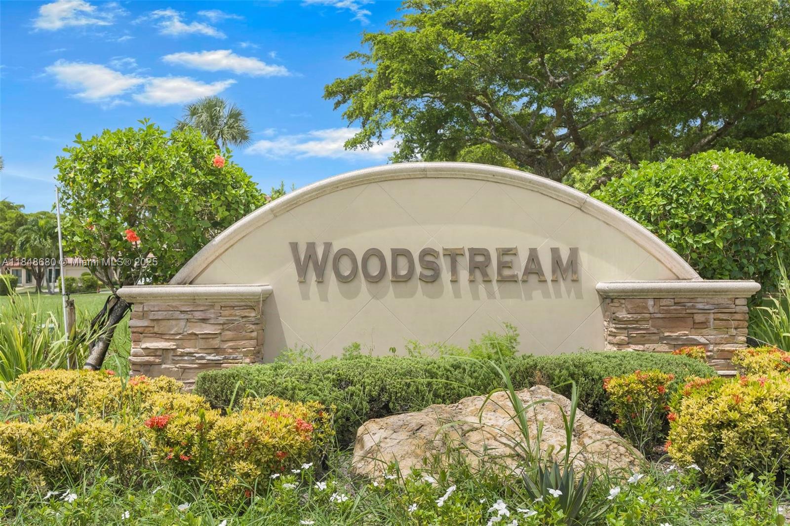 Property Photo: 18574 Woodstream Dr FL 33498