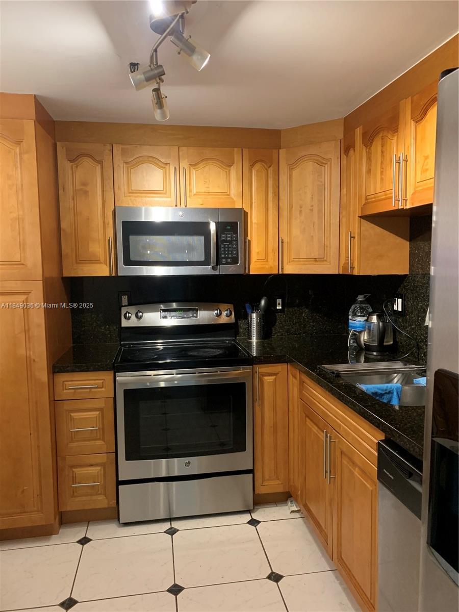 Property Photo: 210 174th St 604 FL 33160