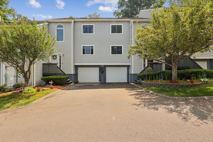 Property Photo: 7 Sunridge Lane 7 CT 06416