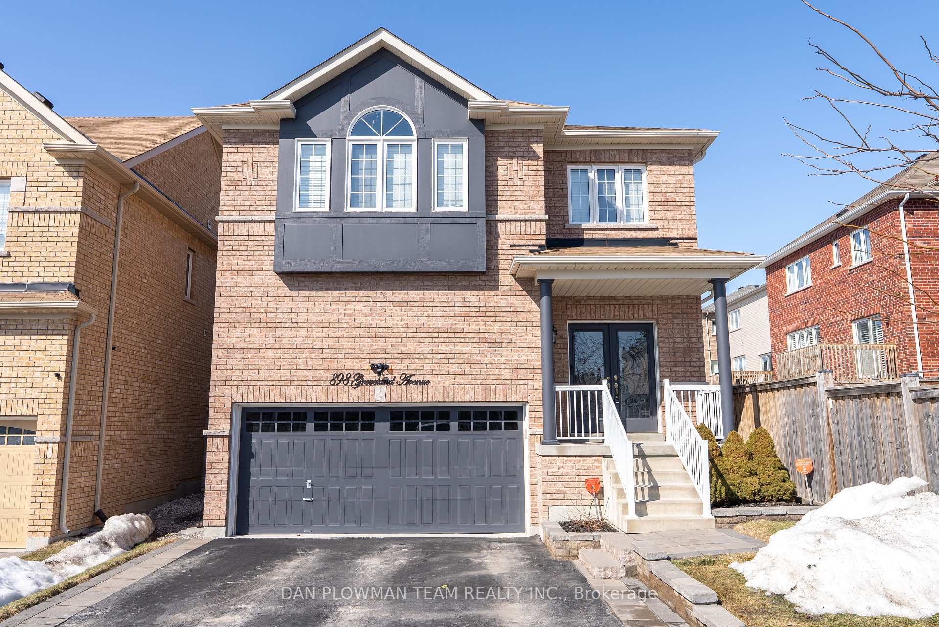 Property Photo: 898 Groveland Avenue ON L1K 0W1