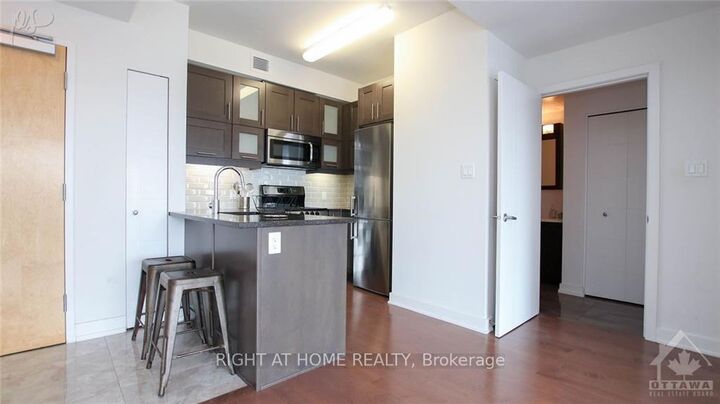 Property Photo: 40 Nepean Street 2306 ON K2P 0X5