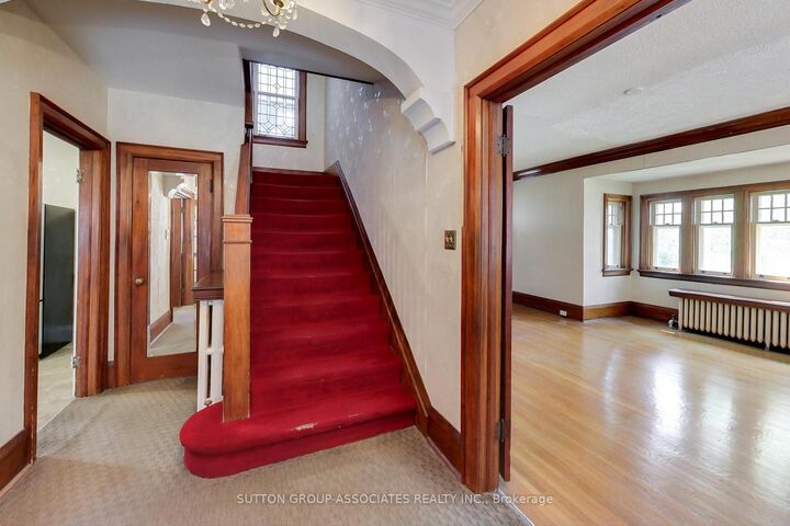 Property Photo: 64 Burnside Drive ON M6G 2M8
