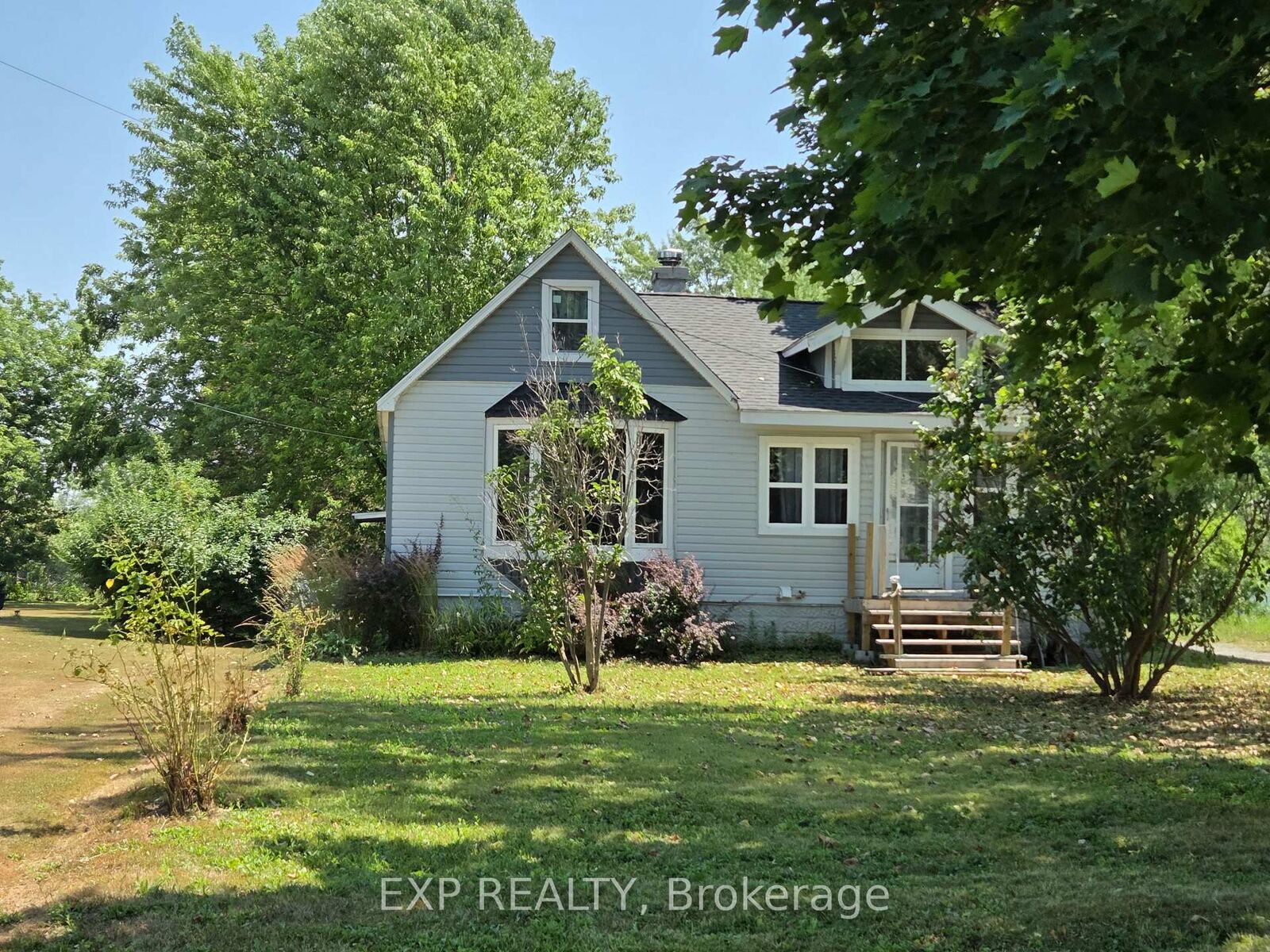 Property Photo:  330 Helena Street  ON L2A 4J8 