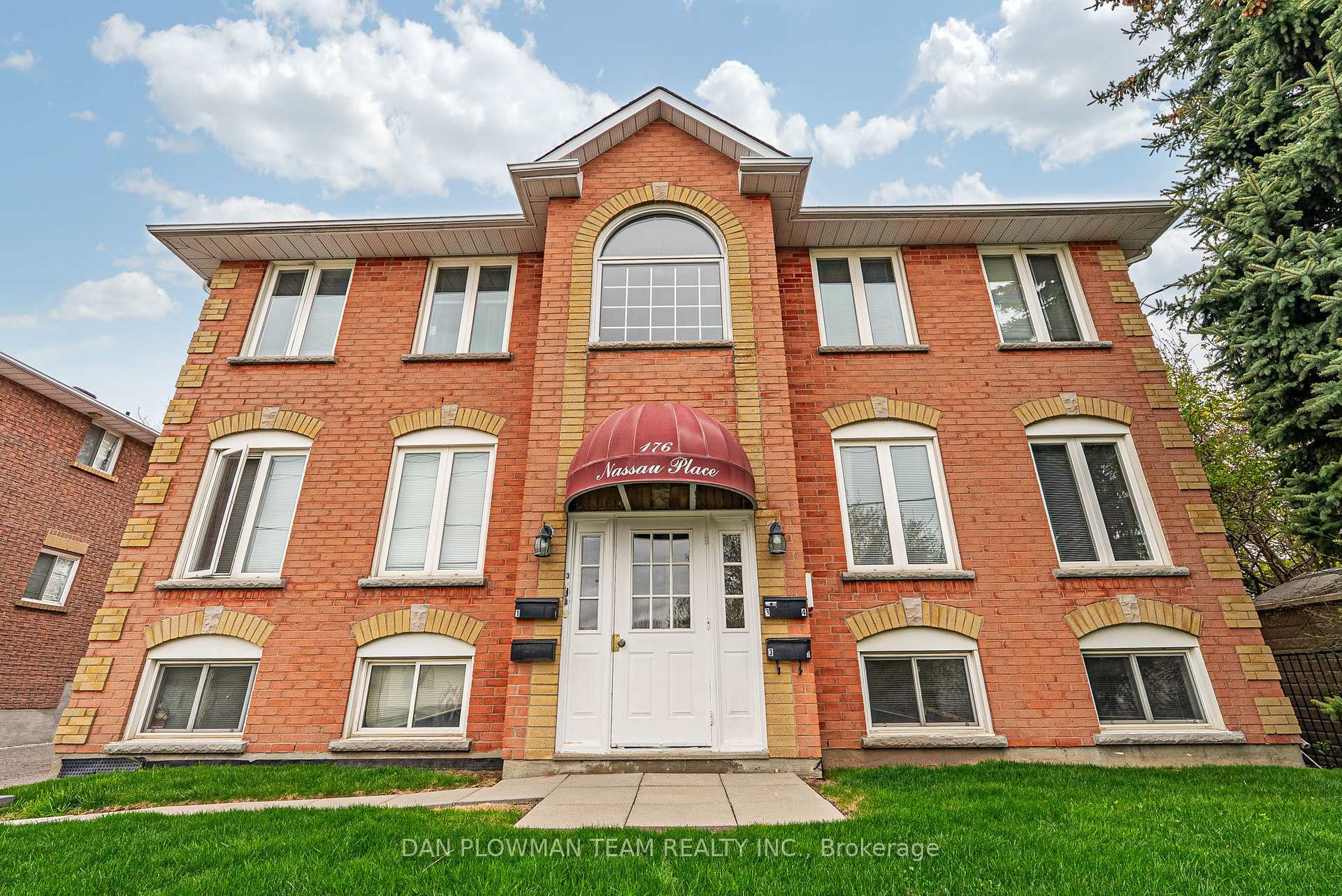 Property Photo: 176/180 Nassau Street ON L1J 4A5