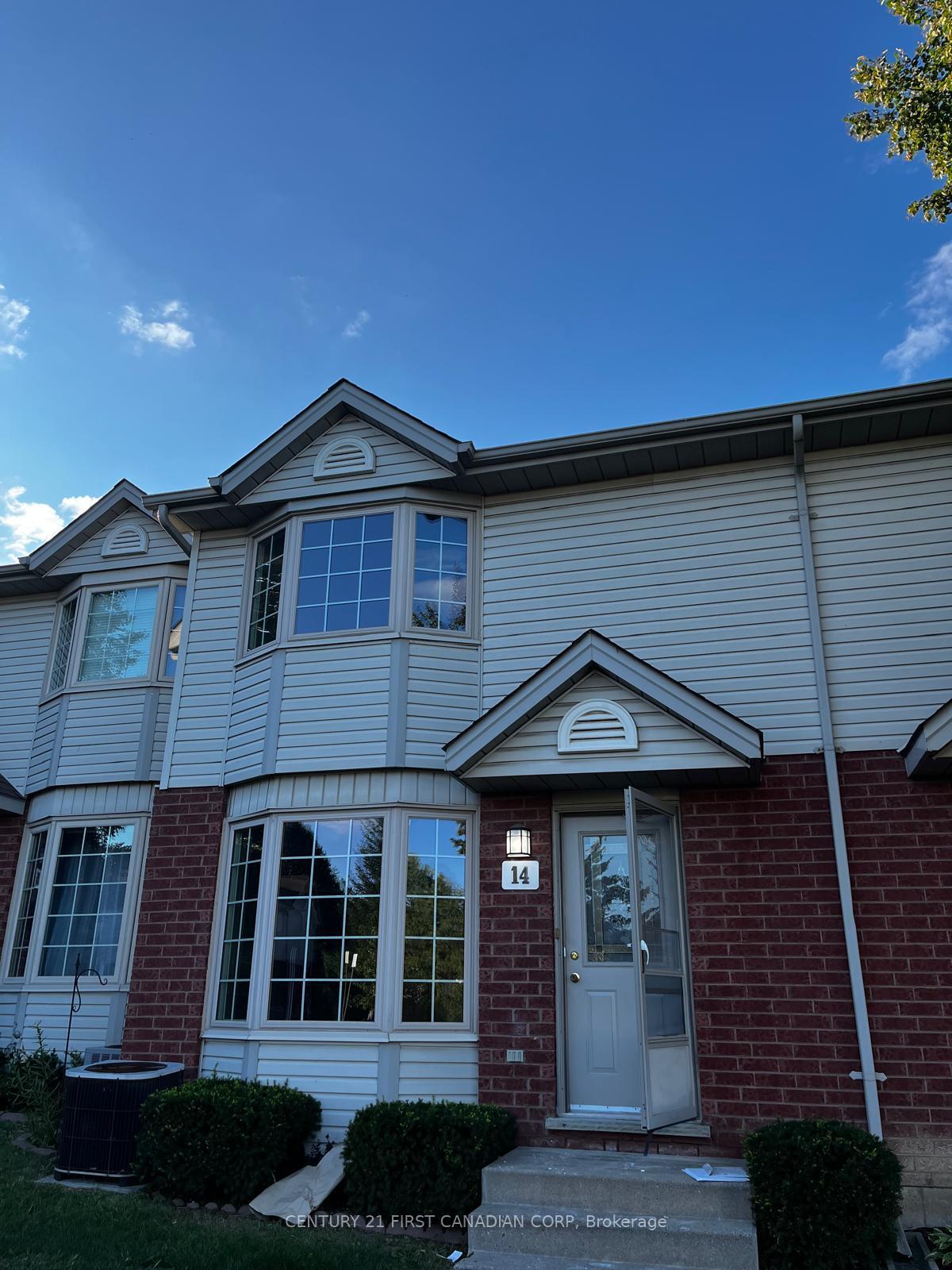 Property Photo:  70 Chapman Court 14  ON N6G 4Z4 