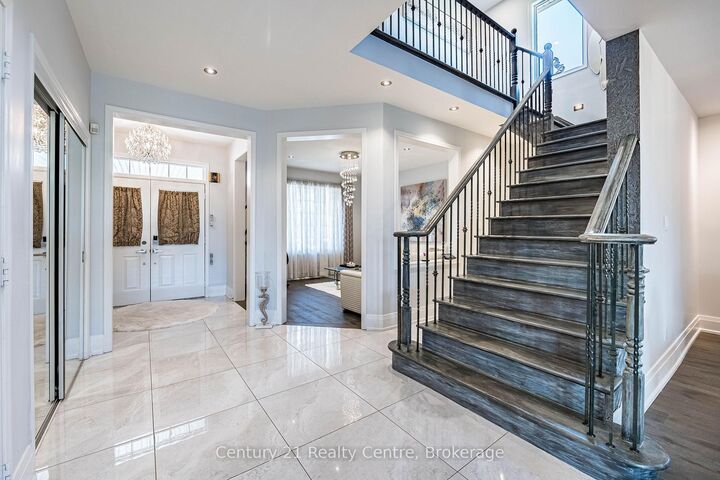 Property Photo: 26 Catchfly Crescent ON L6P 2H8