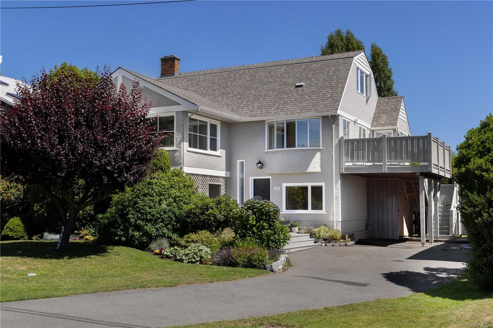 Property Photo: 2652 Killarney Rd BC V8P 3G8