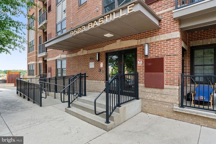 Property Photo: 9523 Bastille Street 305 VA 22031
