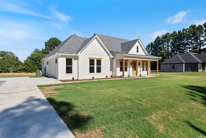 Property Photo: 9 Cardin Cove AR 72058