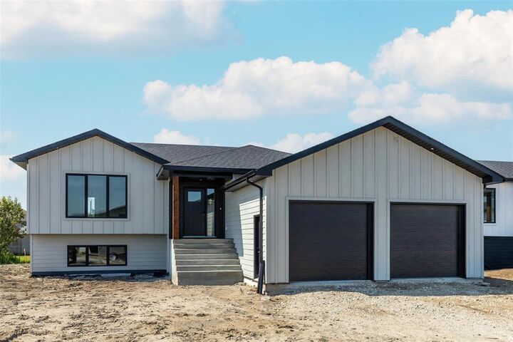 Property Photo: 16 Parkside Crescent MB R5G 2X3