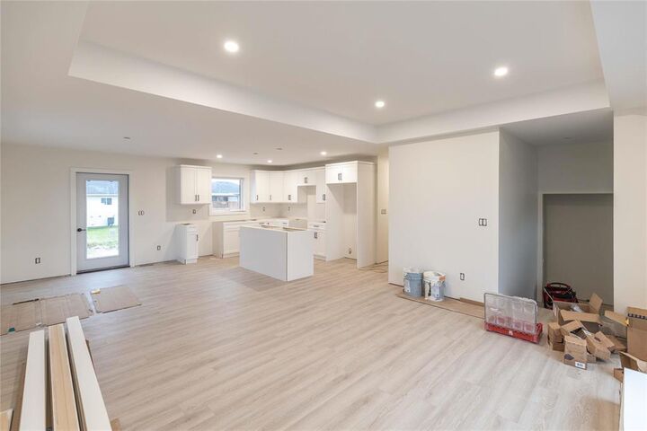 Property Photo:  16 Parkside Crescent  MB R5G 2X3