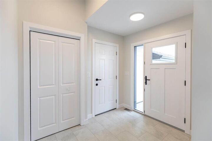 Property Photo: 16 Parkside Crescent MB R5G 2X3