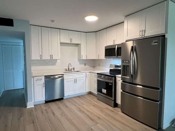 Property Photo:  210 Pelham Road 111B  FL 32547 