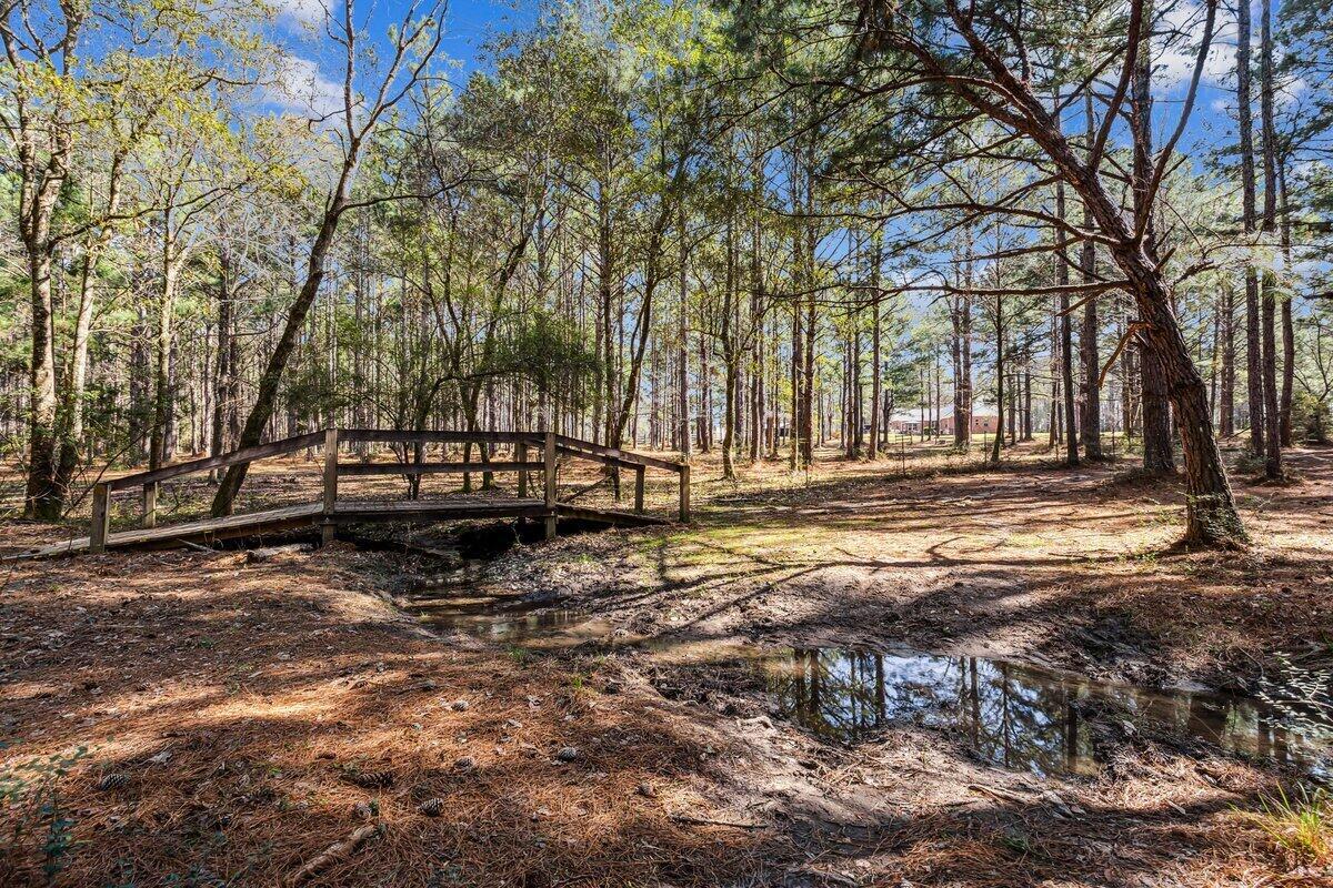 Property Photo: 1471 Hwy C 180 FL 32531