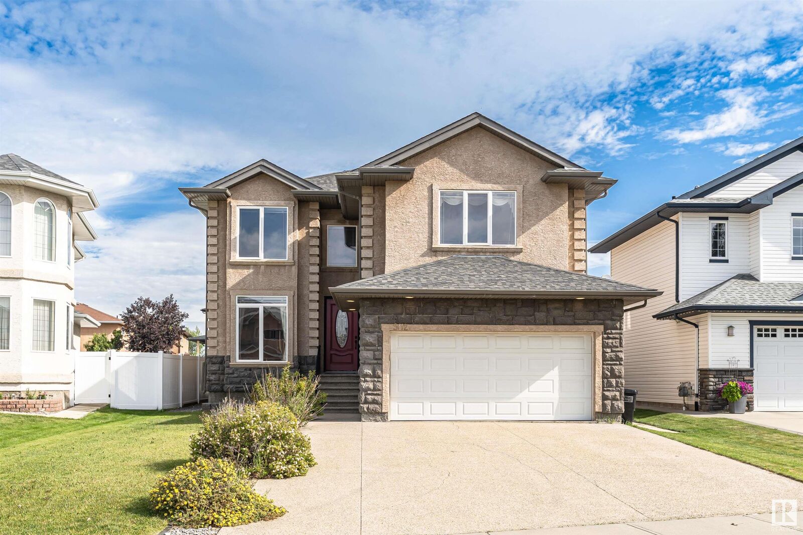 Property Photo:  9112 159 Avenue NW  AB T5Z 3X2 