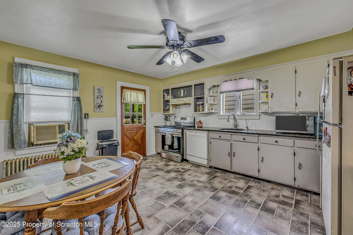 Property Photo:  723 Chestnut Street  PA 18403 