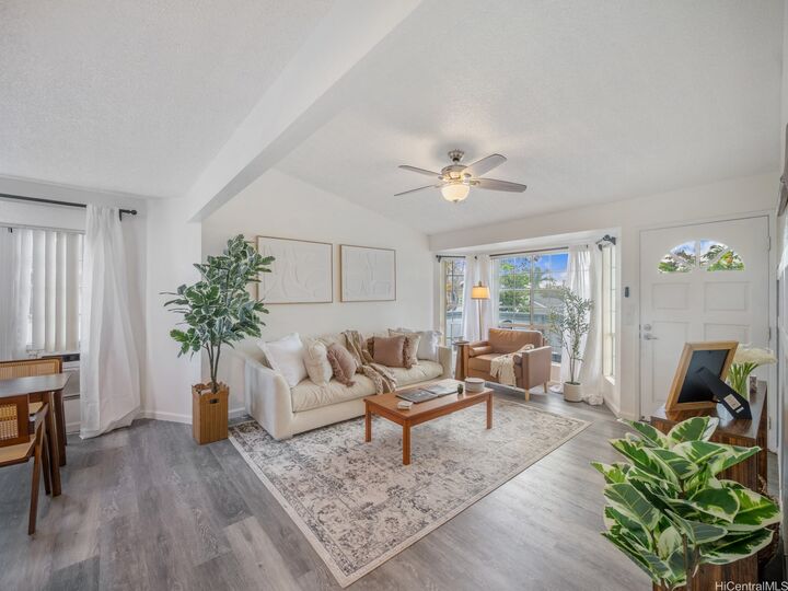 594 Mananai Place 21T  Honolulu HI 96818 photo