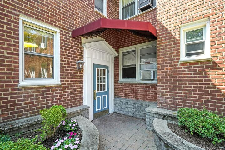 Property Photo: 3 Bryant Crescent 1B NY 10605