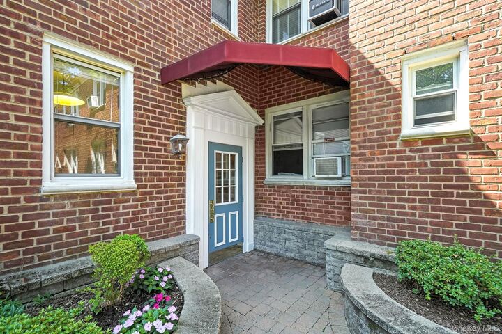 Property Photo: 3 Bryant Crescent 1B NY 10605