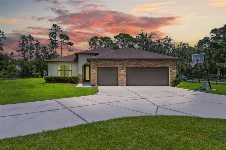 Property Photo: 6053 Dallas Boulevard FL 32833