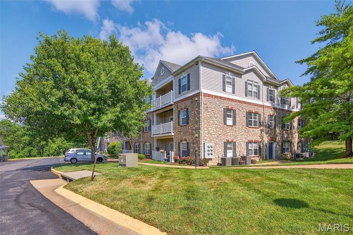Property Photo: 5 Monarch Trace Court 305 MO 63017
