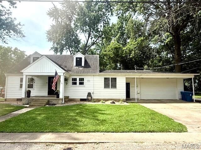 Property Photo:  902 Sycamore Street  IL 62245 