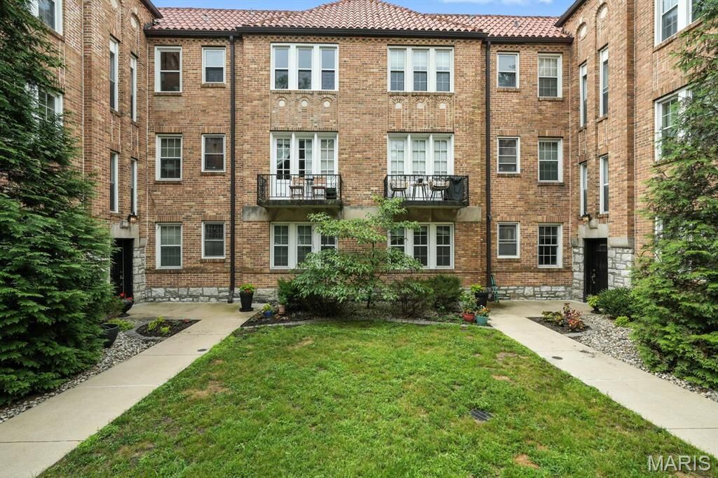 Property Photo:  7530 Cromwell Drive 1S  MO 63105 