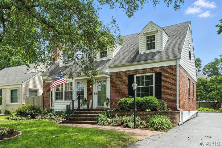 906 N Taylor Avenue  St Louis MO 63122 photo