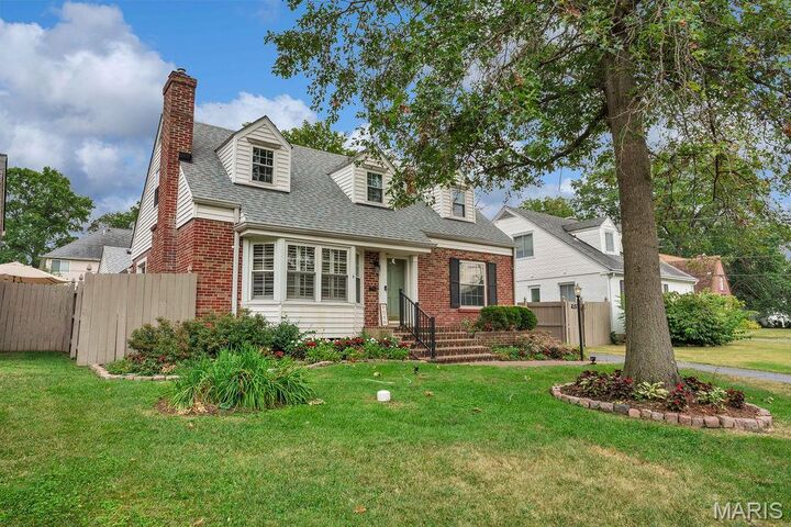 906 N Taylor Avenue  St Louis MO 63122 photo