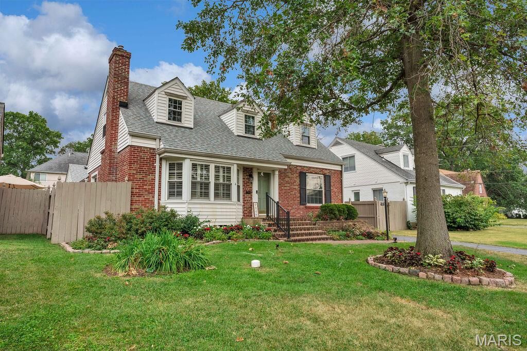 Property Photo:  906 N Taylor Avenue  MO 63122 