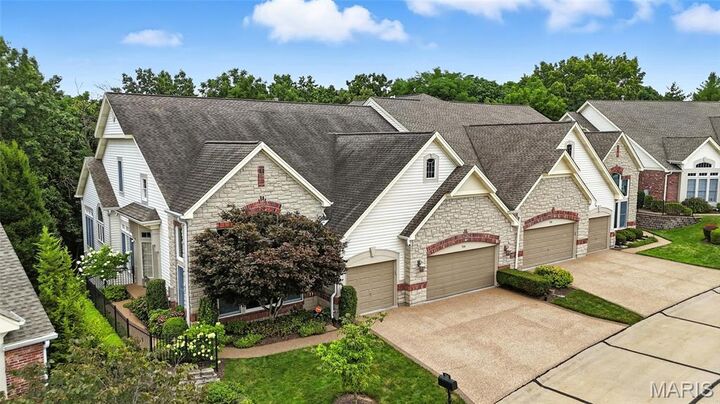 Property Photo:  724 Stonebluff Court  MO 63005 