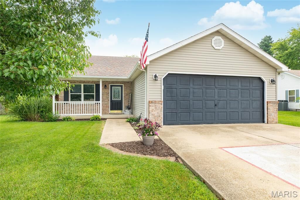 Property Photo: 405 Burlington IL 62012