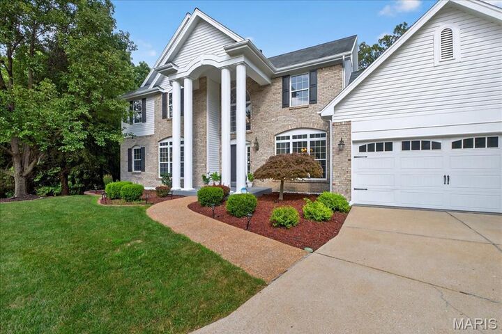 Property Photo: 17600 Gardenview Manor Circle MO 63038