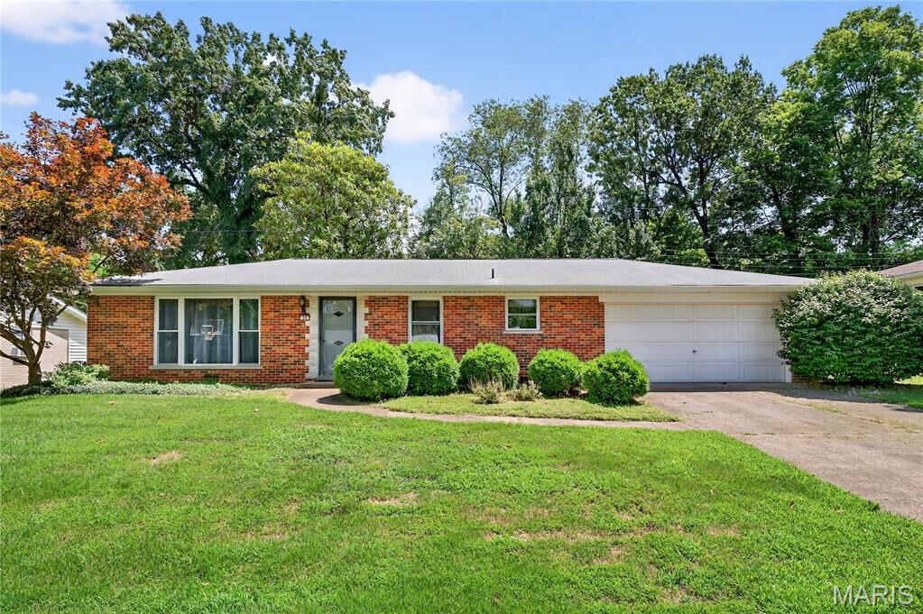 Property Photo: 34 Whiteside Drive IL 62221