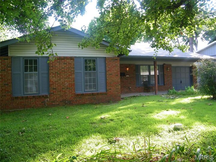 574 Coach Light Lane  Hazelwood MO 63042 photo