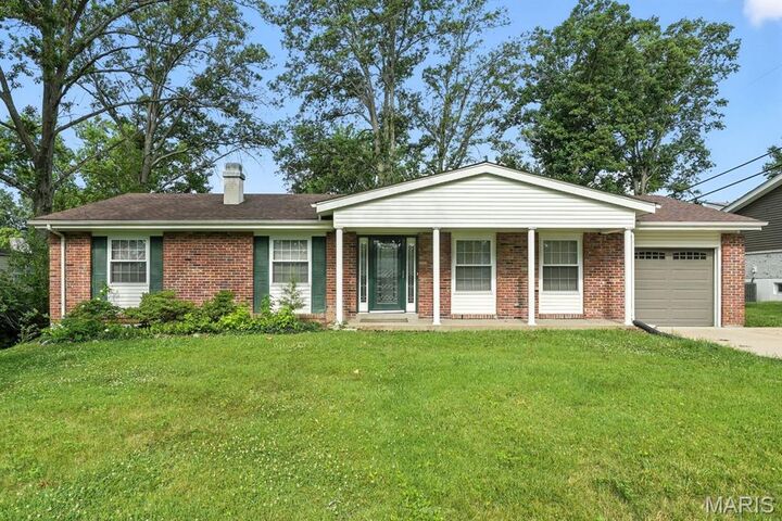 809 Fernview Drive  Creve Coeur MO 63141 photo