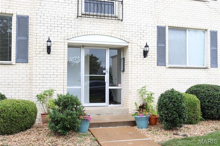 Property Photo: 12574 Chardin Place 1 MO 63128