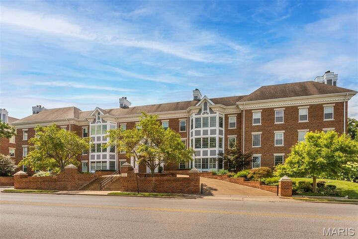 Property Photo:  440 E Lockwood Avenue 104  MO 63119 