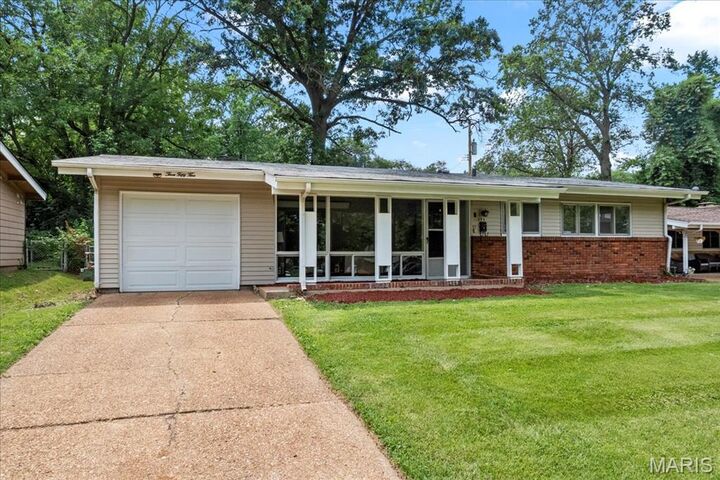 355 Waterford Drive  Florissant MO 63033 photo
